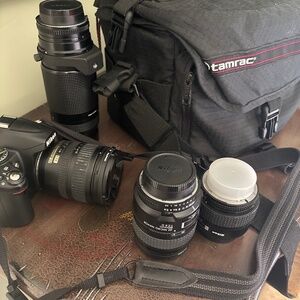 Nikon D3000+ long lens, separate lens, carry bag etc